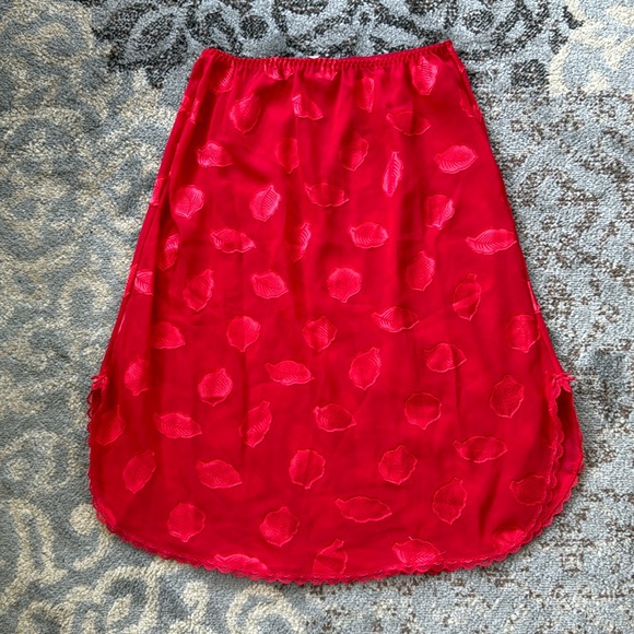 Ashley Taylor Vintage Sheer Leaf Embossed Half Slip Red Medium - Picture 1 of 5